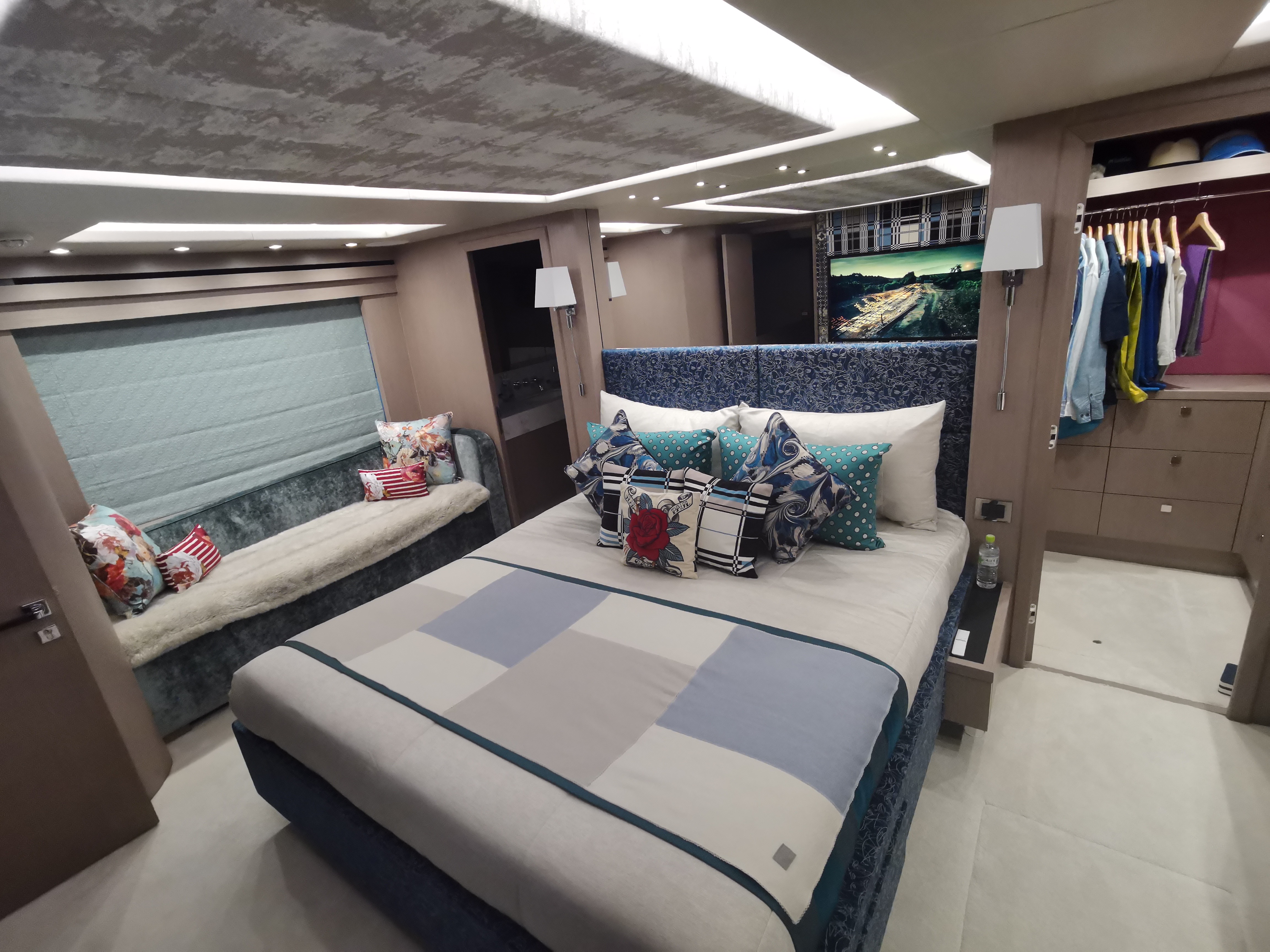 M/Y Skye (Sunseeker 86)